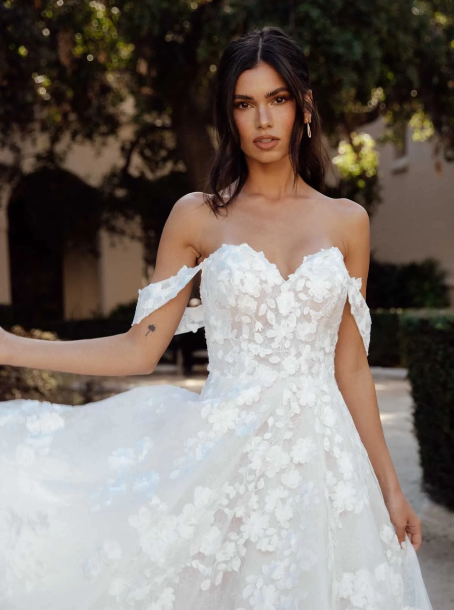 747 Likes, 6 Comments - OWAMBEROCKERS THE FABRIC BOSS! (@owamberockers) on  Instagram: “When they say all … | Lace gown styles, Lace styles for  wedding, Lace fashion